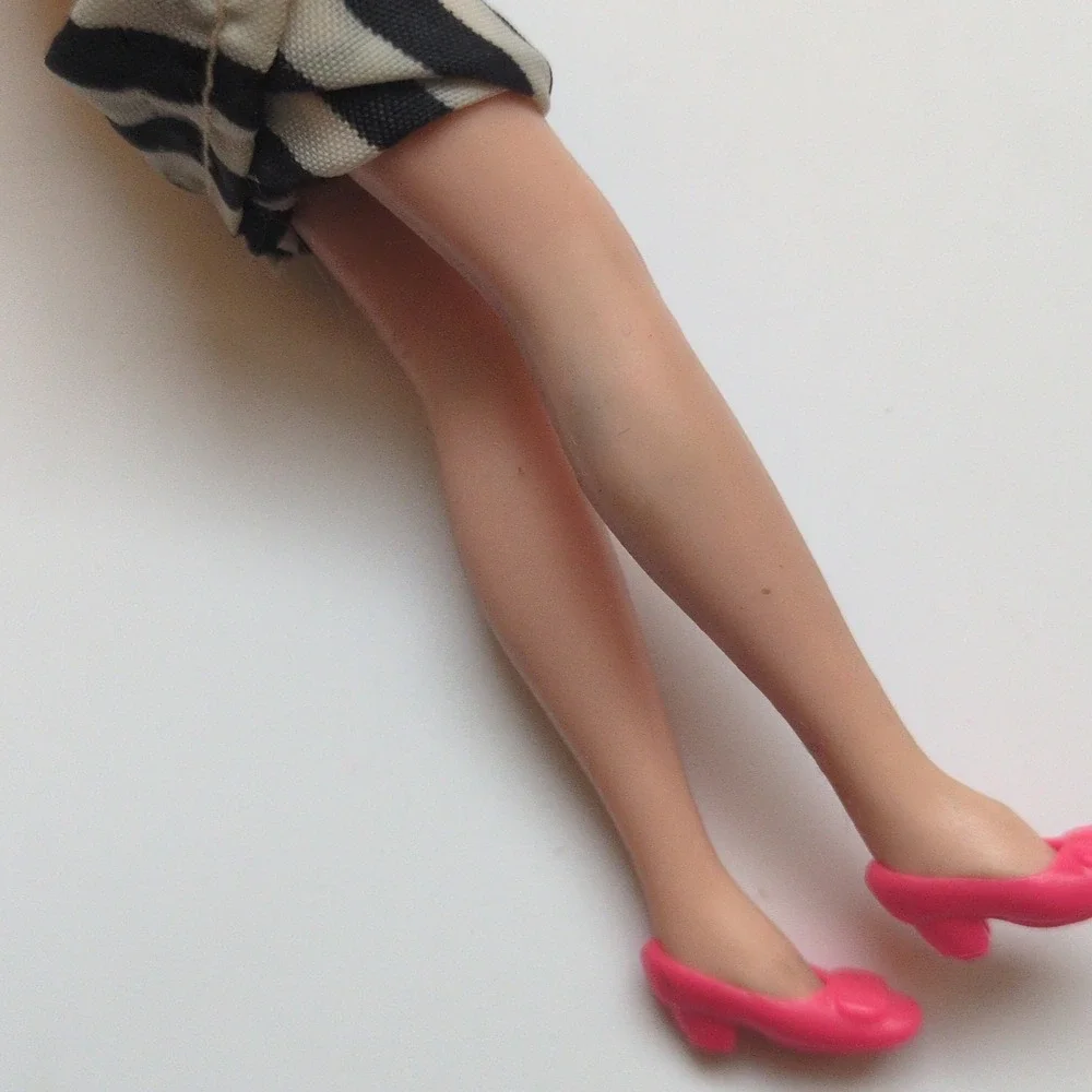 Vtg 70s Topper‎ Dawn Short Hair Bubble Cut A11A - Pink Black White Stripe Dress